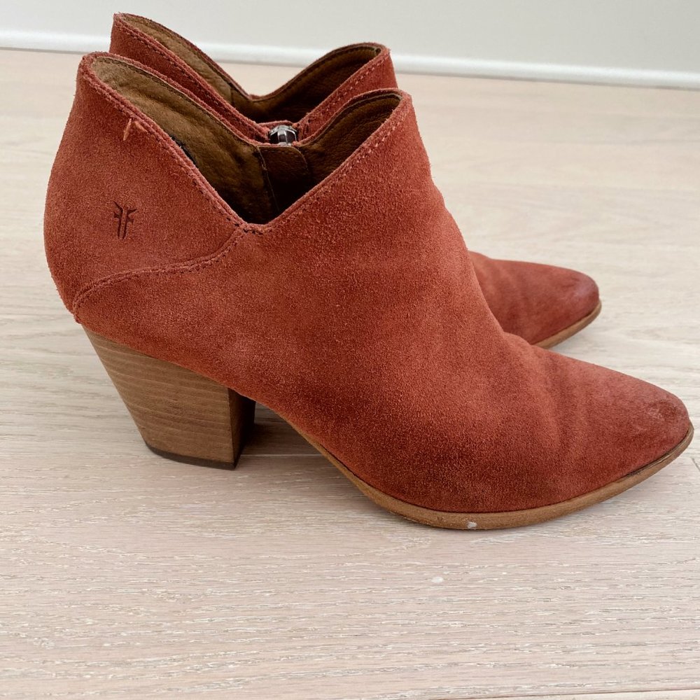 frye • reed rosewood suede rust ankle point bootie - Picture 3 of 12